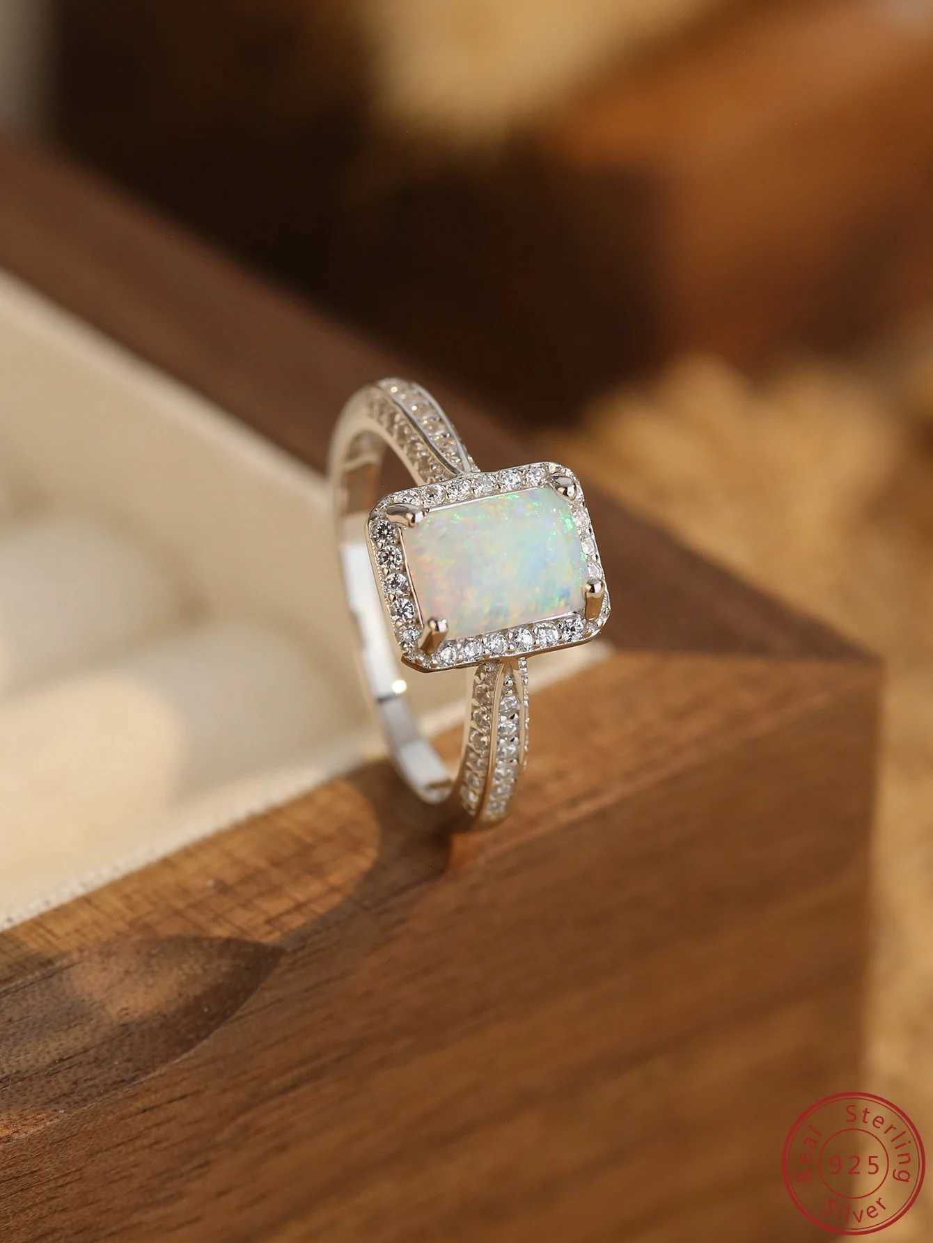 2023 European and American New 100% S925 Sterling Silver Square White Opal Set with Diamonds Fashion Advanced Design Sense Ring Y250808