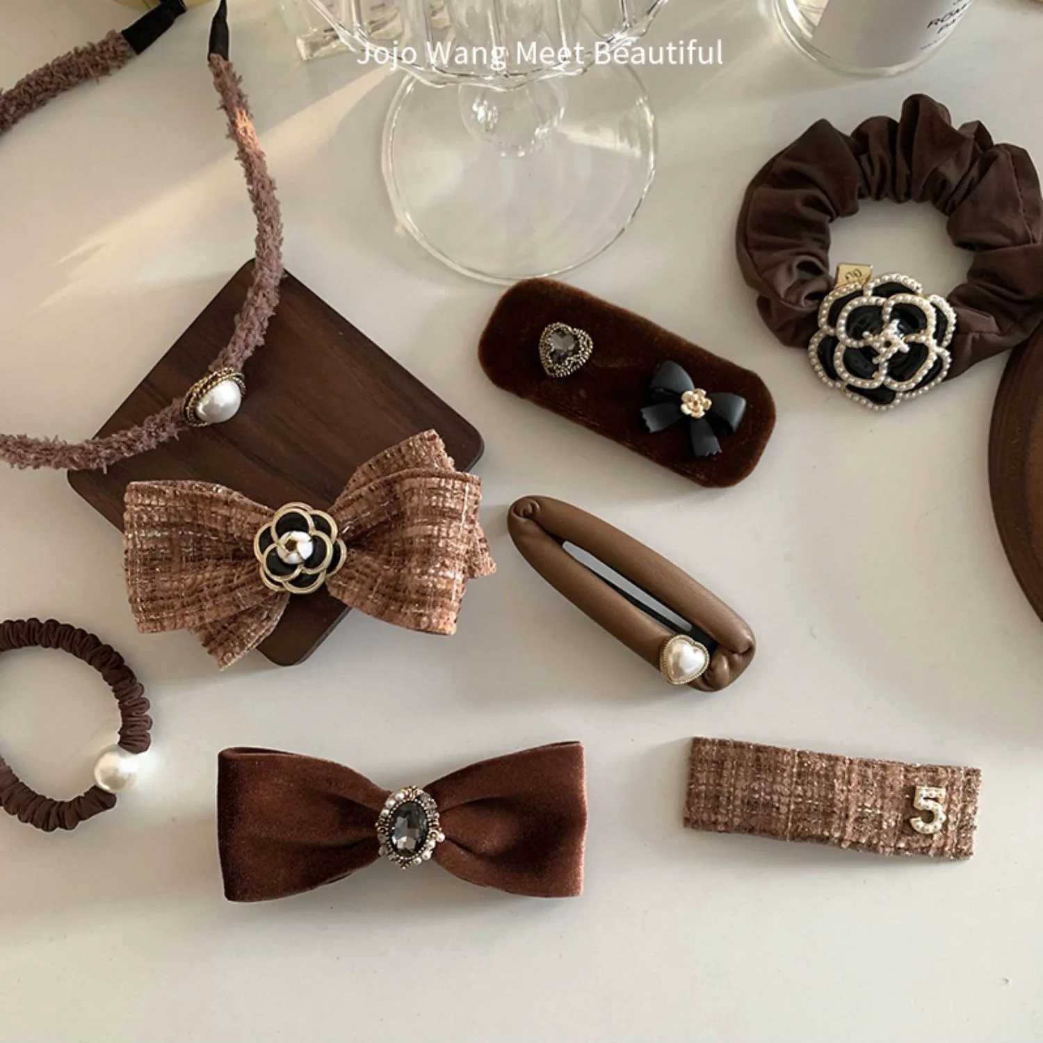 New PU Leather Camellia Hair Clips Vintage Bowknot Hairpin Cute Girls Barrettes Fashion Side Clips Geometric Simple Plaid Clip Y250808