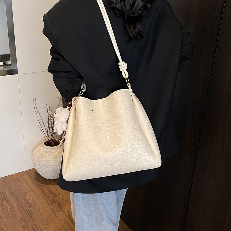 2025 Autumn New Women s Shoulder Bag Large Capacity Women s fashion Fresh and niche Handbag Cute Pendant Autumn New Designer Bag New Women s Crossbody