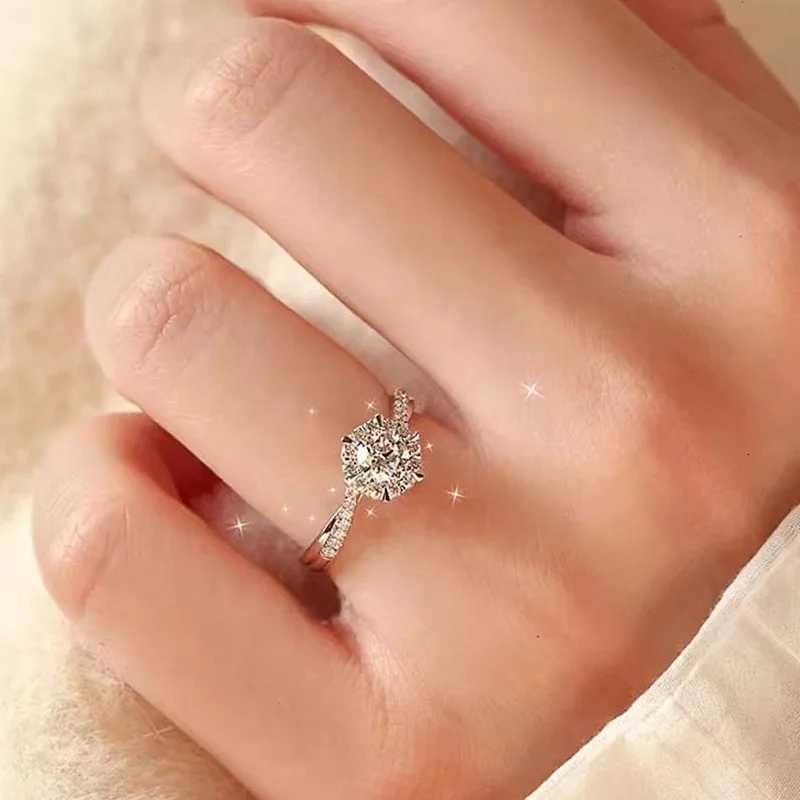 925 Sterling Silver Wedding Trend Women Rings Brilliant Cubic Zirconia Temperament Elegant Lady Rings Engagement Band Jewelry Y250808