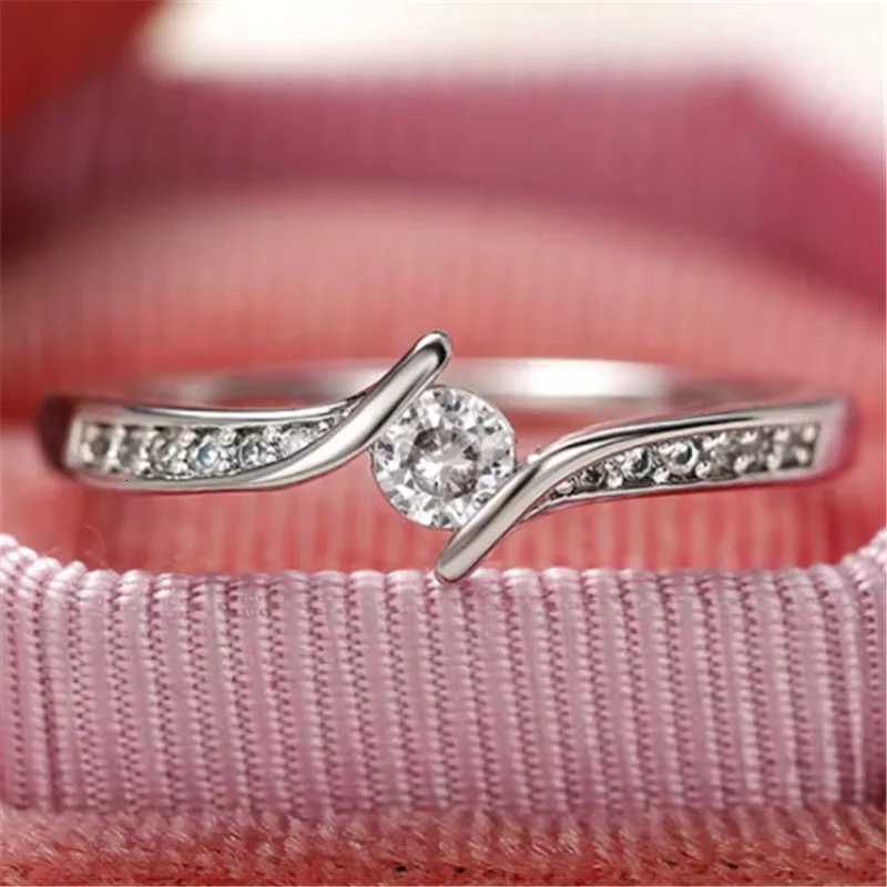 925 Sterling Silver Engagement Wedding Rings for Women Round Cubic Zirconia Simple Elegant Female Accessories Fashion Jewelry Y250808
