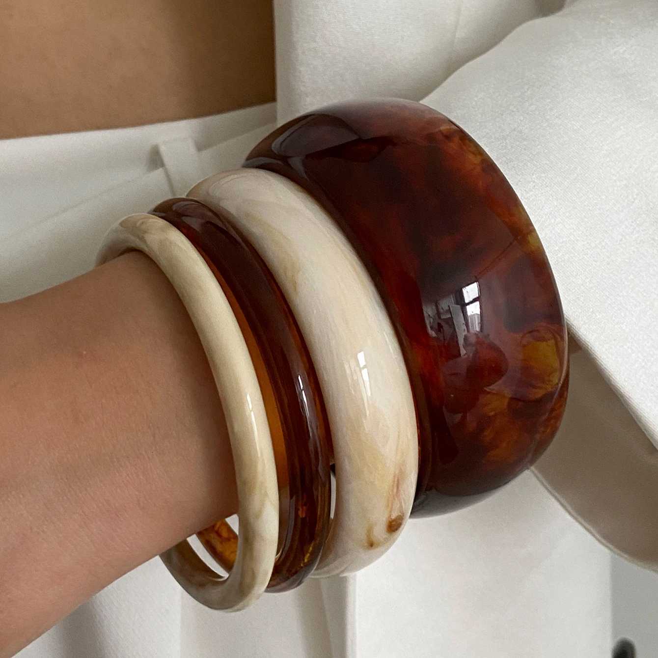 4 Styles Creative Vintage Resin Bangles for Women 2025 Trendy Party Birthday Beach Charm Bracelet Jewelry Accessories Z250807