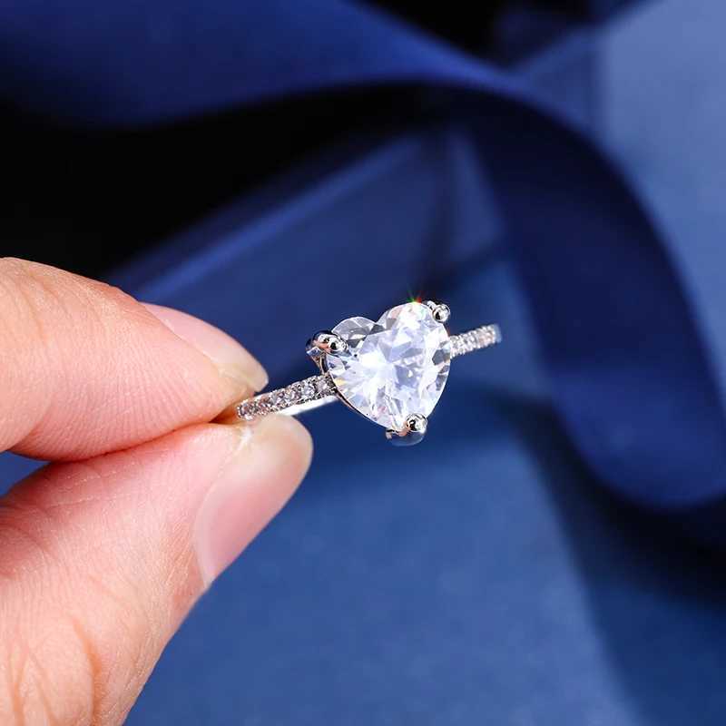 2024 Classic Shiny Big Zircon 925 Silver Heart Ring Ladies Jewelry Bride Wedding Love Eternal Ring Ladies Jewelry Rings for Women Y250808