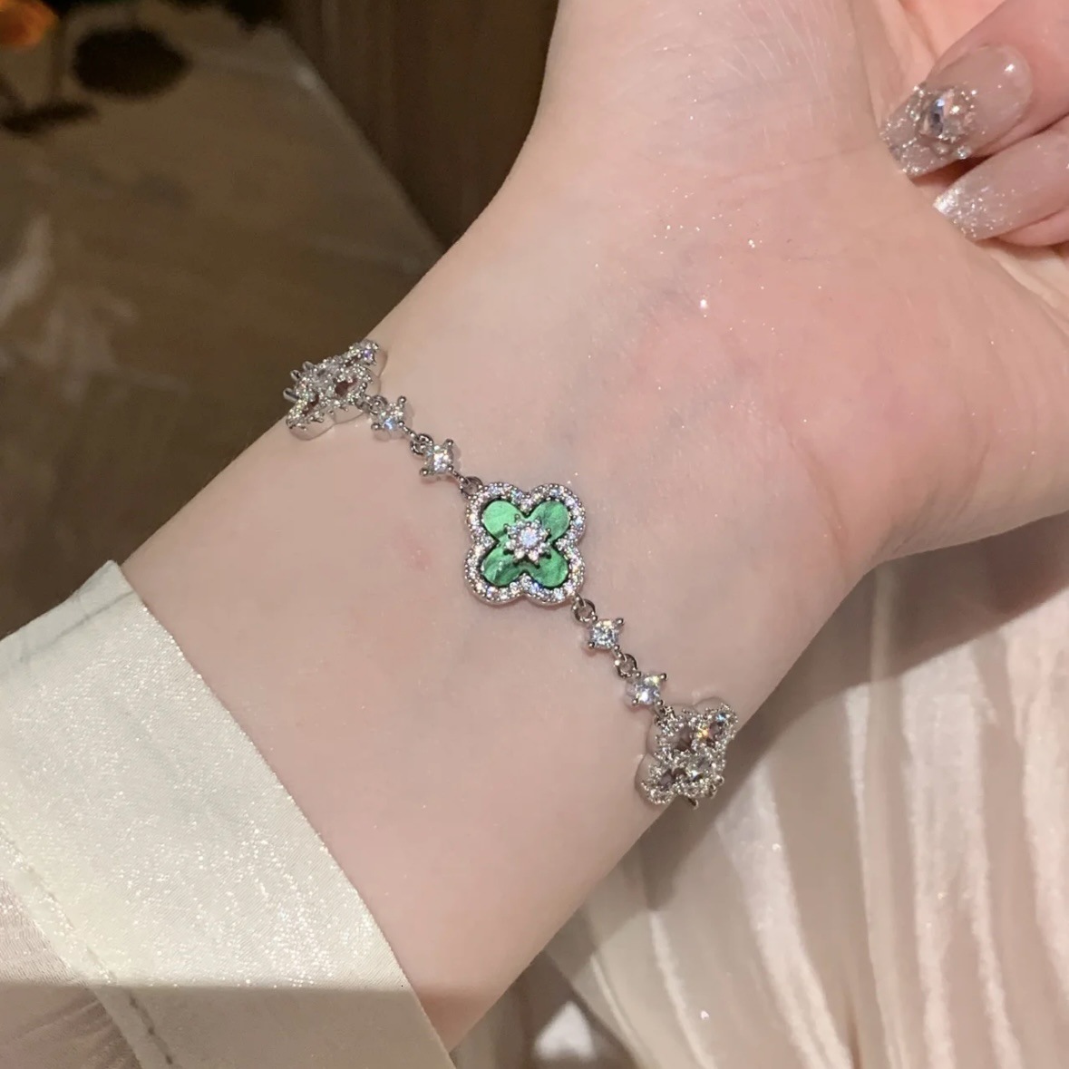 Zircon Rhombus Hollow Flower Light High-end Elegant Bracelet Personality Exquisite Fashion Versatile Jewelry for Women