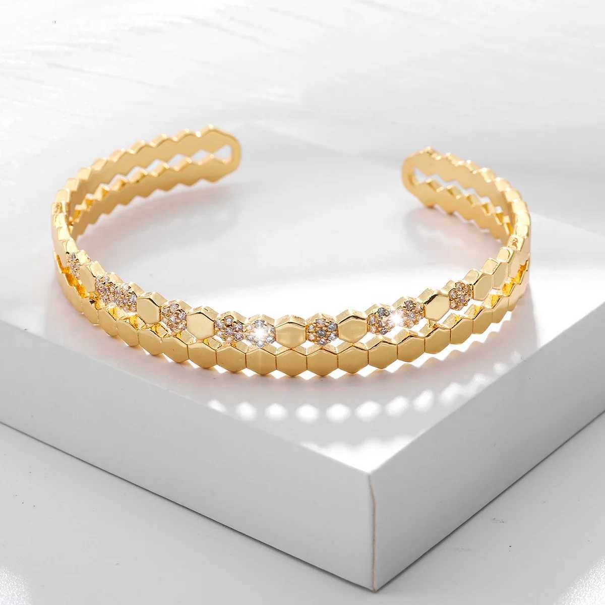 2024 New Copper Zirconia Bracelet for Women Golden Holiday Party Leisure Gift Z250807