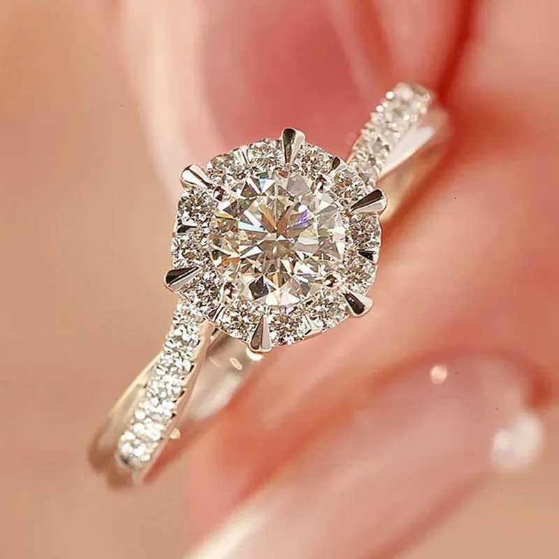 925 Sterling Silver Wedding Trend Women Rings Brilliant Cubic Zirconia Temperament Elegant Lady Rings Engagement Band Jewelry Y250808