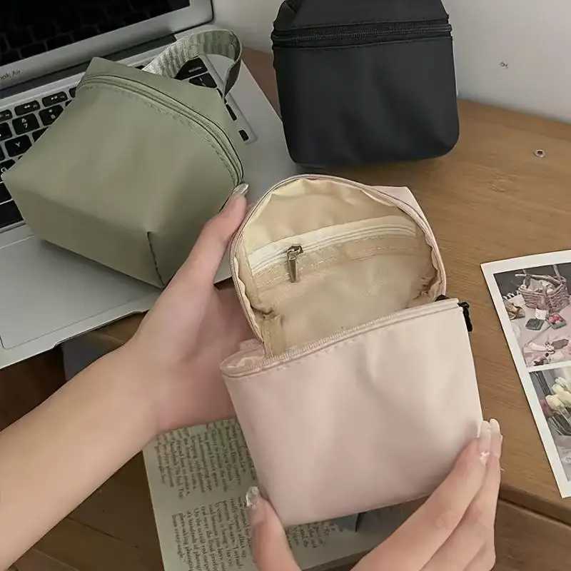 Travel Cosmetic Bag For Wen Cute Mini Handbag Organizer Makeup Bags Storage Pouch For Sanitary Napkins and Small Items Y250808