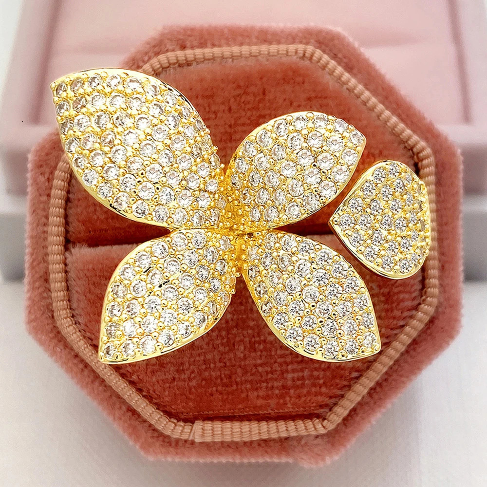 100% Hyperbole Sparkling Flower Opening Rings for Women Full Bling Iced Out Wedding Party Accessories Aesthetic Jewelry 250717