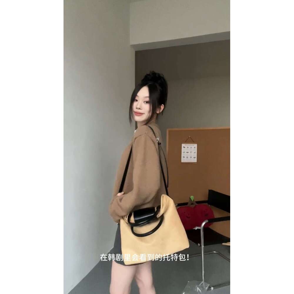 2025 New Korean bags Matte Large Capacity Tote Designer Handbag Luxury Crossbody Briefcase High-end Commuter Shoulder Bag