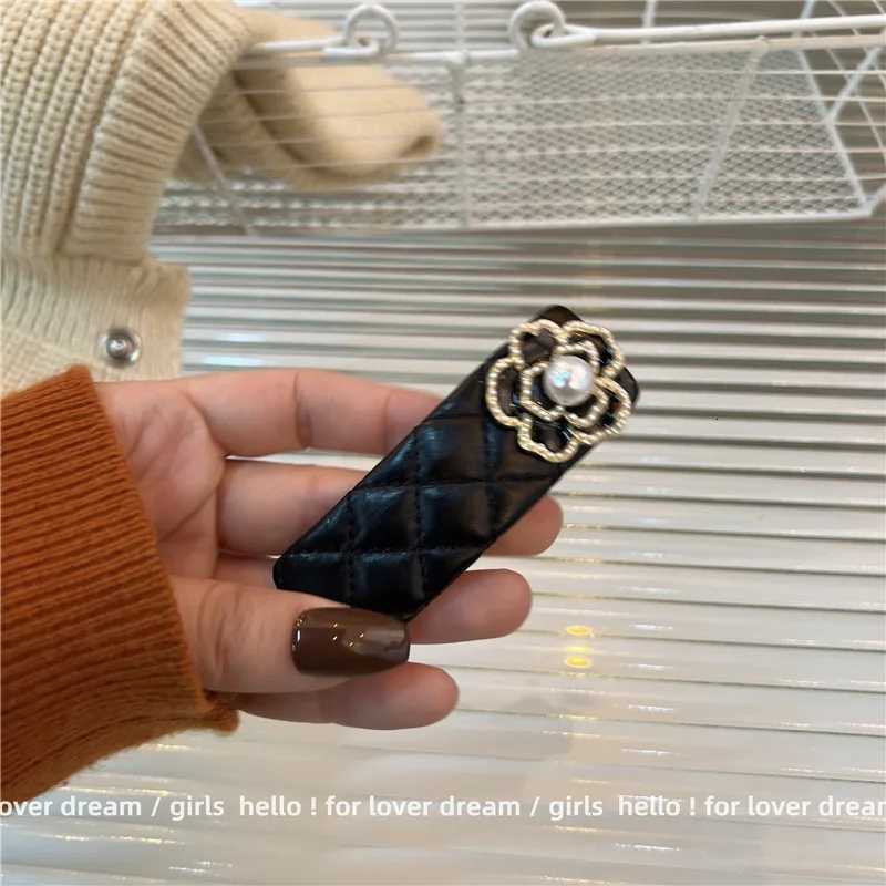 New PU Leather Camellia Hair Clips Vintage Bowknot Hairpin Cute Girls Barrettes Fashion Side Clips Geometric Simple Plaid Clip Y250808