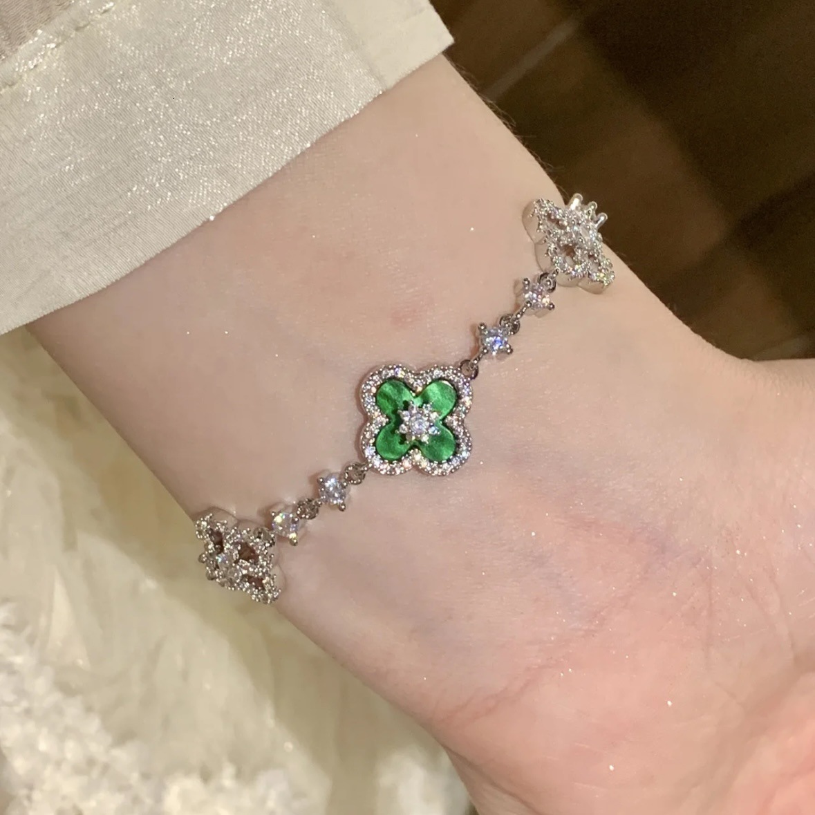 Zircon Rhombus Hollow Flower Light High-end Elegant Bracelet Personality Exquisite Fashion Versatile Jewelry for Women