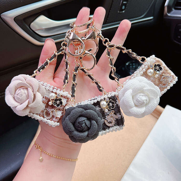 DHpet_wholesale Chic Camellia Keychain - Fashion Bag Charm for Women, Elegant Zinc Alloy Car Key Ring in Black/White/Khaki (24g)