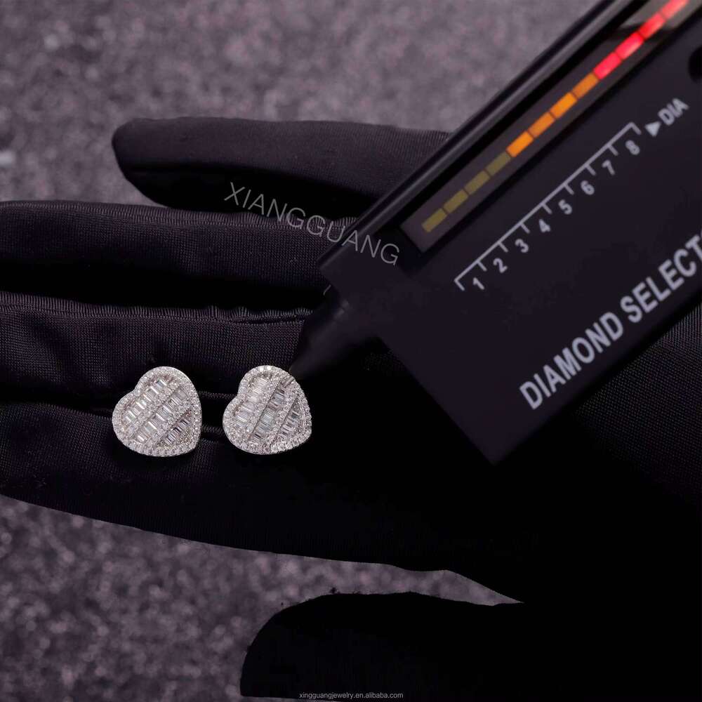 Fashion Jewelry Love Heart Design High Quality Sier Material Bling Dia VVS Baguette Moissanite Stud Earrings for Women