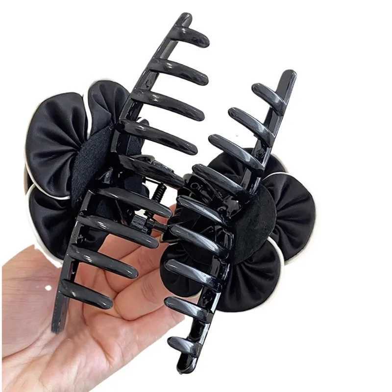 Korean Fabric Camellia Flower Hair Claw Elegant Temperament Hair Clips for Women Barrettes Headband Girls Hair Accessories Y250808