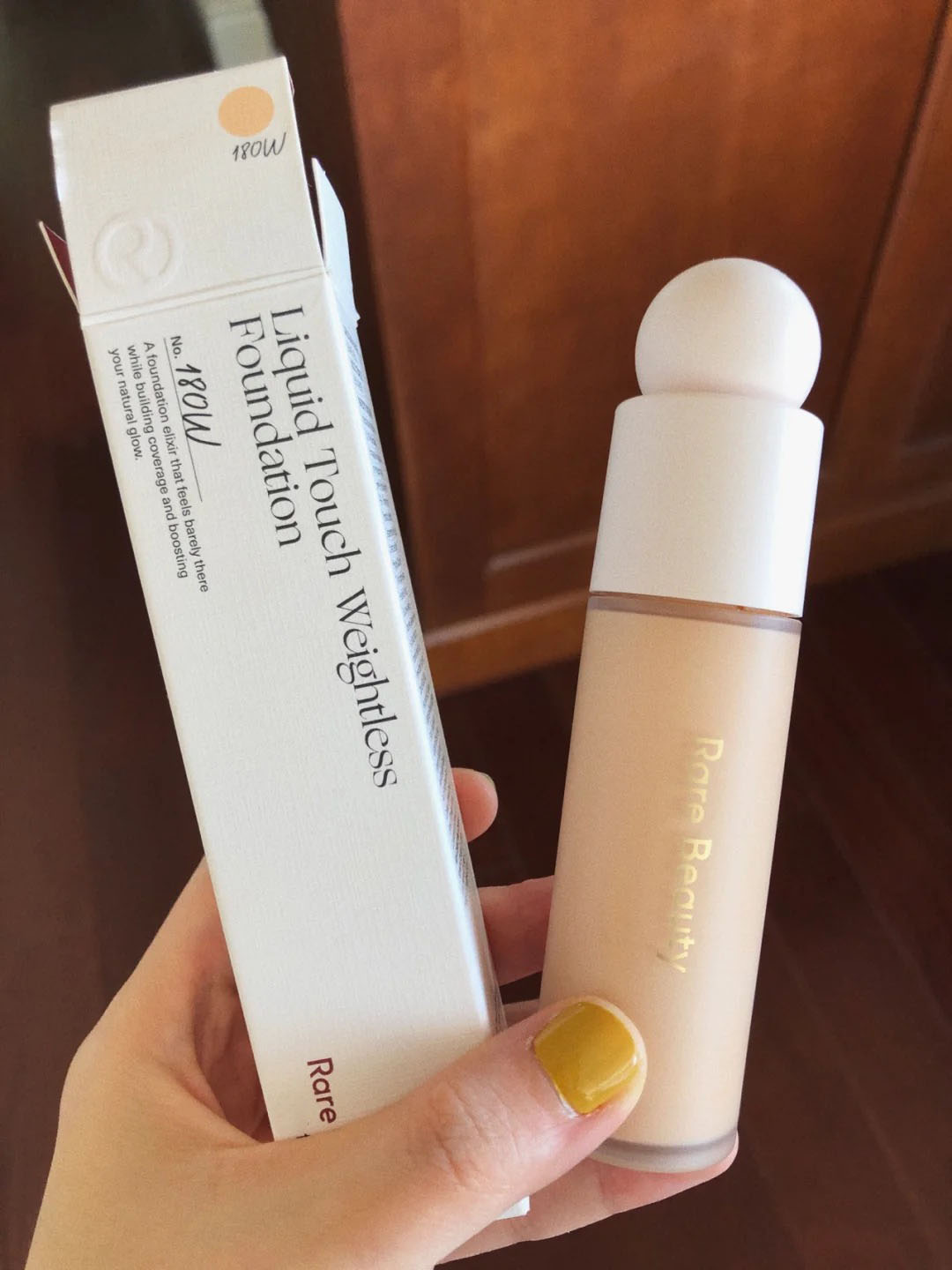 2026 New Foundation 28ml Rare Liquid Touch Weightless Foundations Concealer Natural Moisturzing Face Makeup 250w 140C 180w 340C Selena Beauty cosmetic