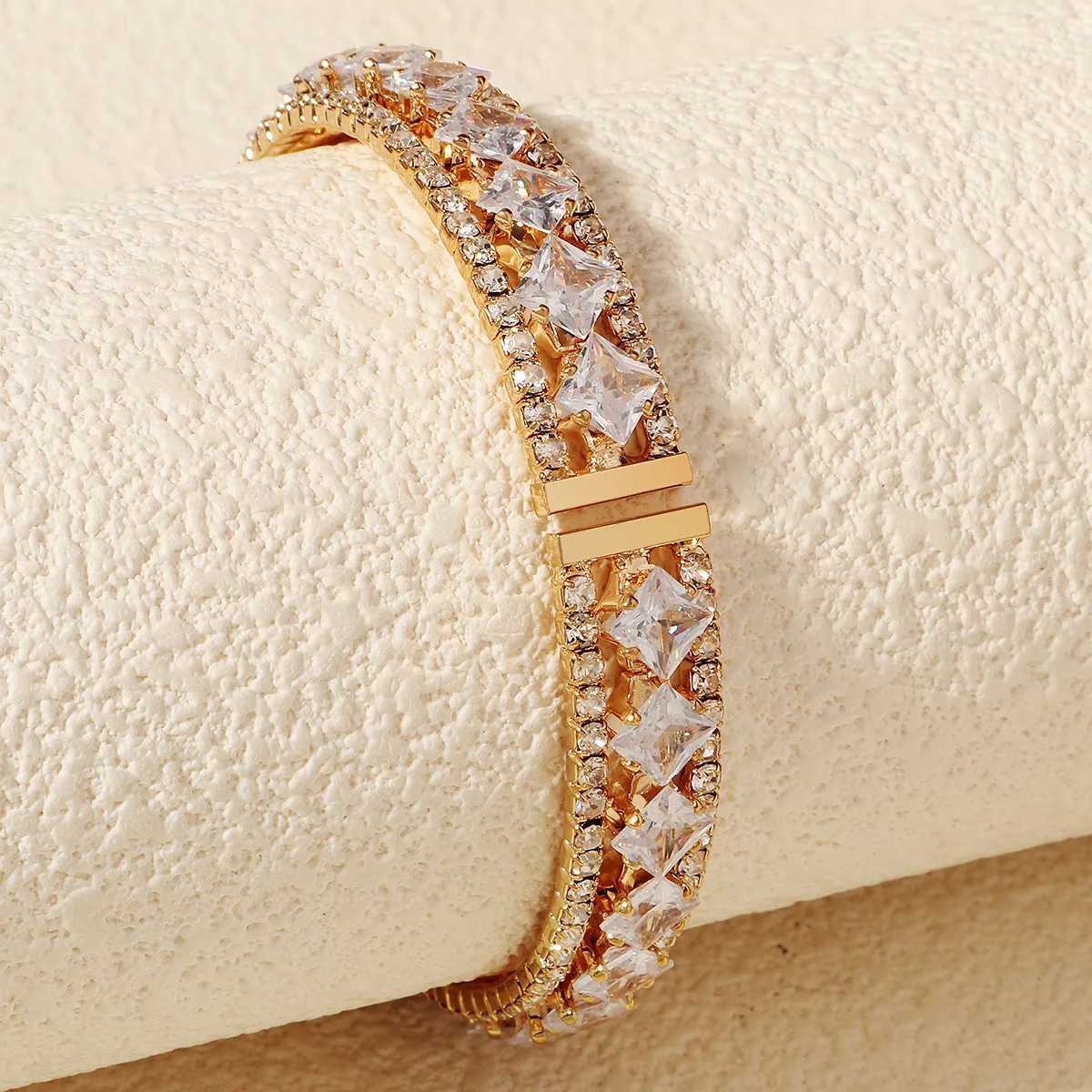 Elegant and Versatile Claw Chain Bracelet Luxury Rhinestone Unique Womens Bracelet Wedding Bride Jewelry as a Gift Z250807