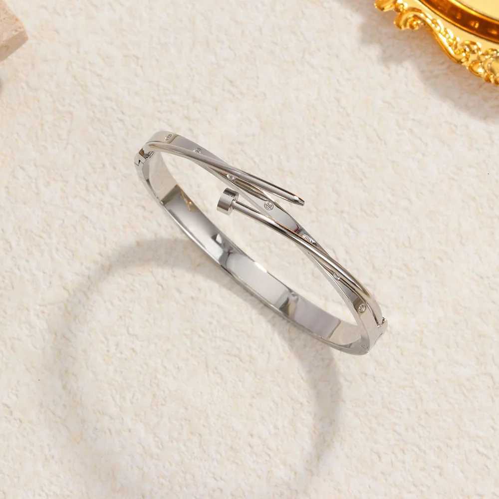Fashionable Willow Nail Stainless Steel Womens Bracelets High Quality Waterproof Jewelry Wedding Party Accessories Z250807