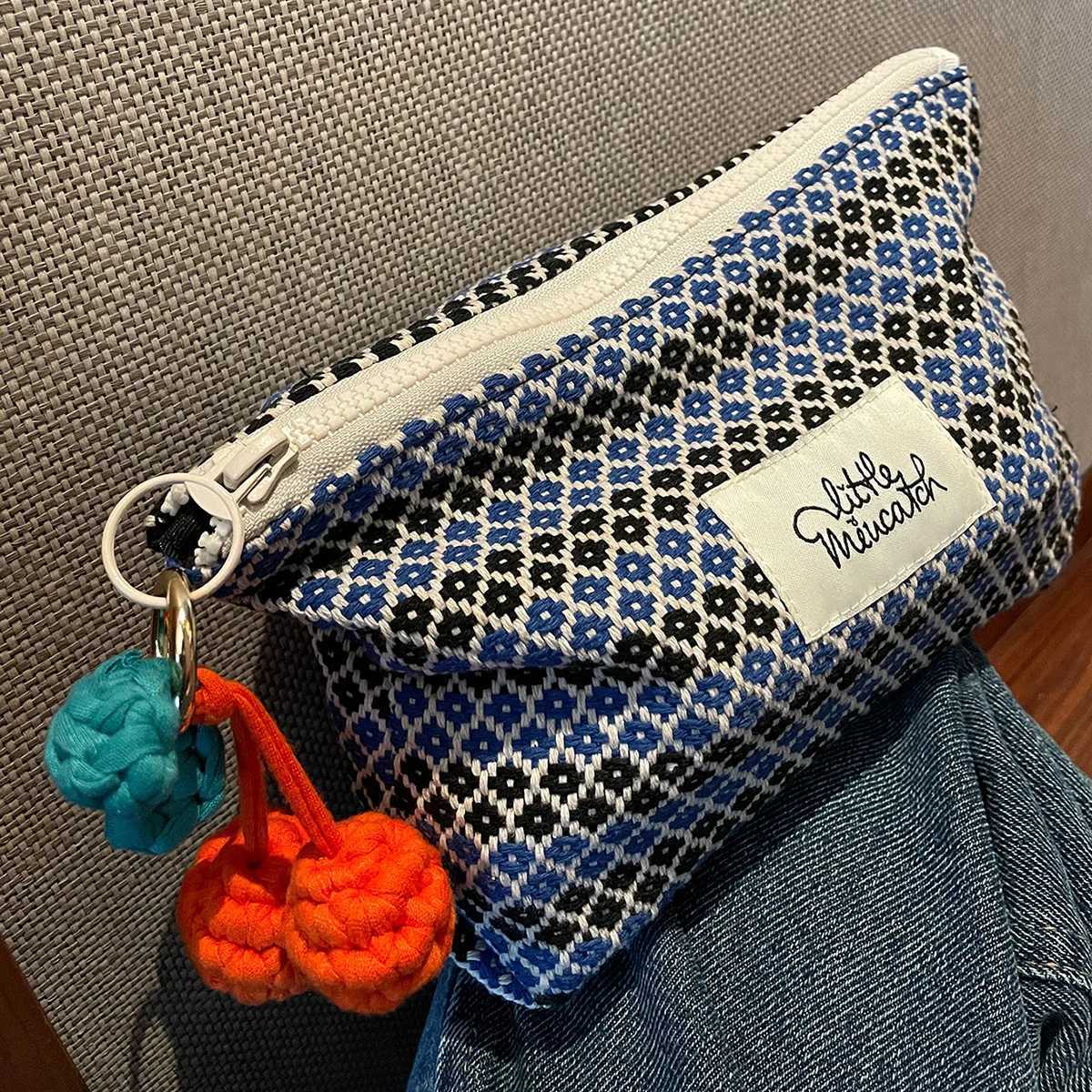 Blue ry Hanging Cosmetic Bag Geometric Pattern Makeup Bag Letter Pah Decor Makeup Bag Large Capacity Handbag Y250808