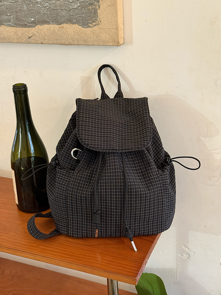 2025 fashion Autumn New Women's Backpack Trendy Lightweight Nylon Atmosphere Checkered Leisure Commuter Single Shoulder Designer