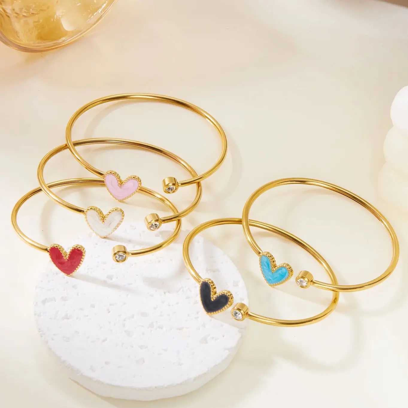 New Trendy Gold Plated Simple Heart Cuff Bangles for Women High Quality Stainless Steel Crystal Bracelets Waterproof Jewelry Z250807