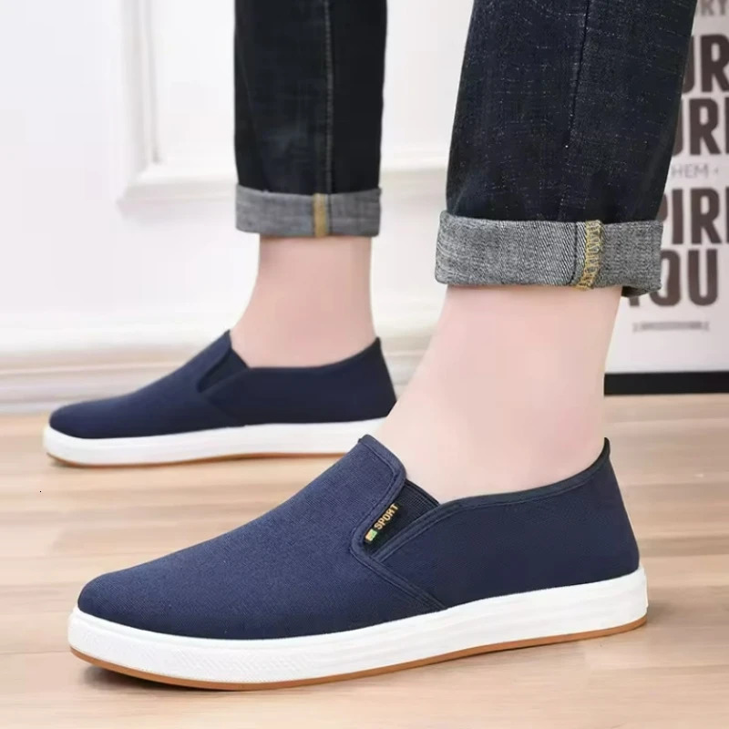 Men Canvas Shoes Lightweight Casual Shoes Black Flats High Quality Soft Male Loafers Slip on Men Vulcanized Shoes Zapatos 250805