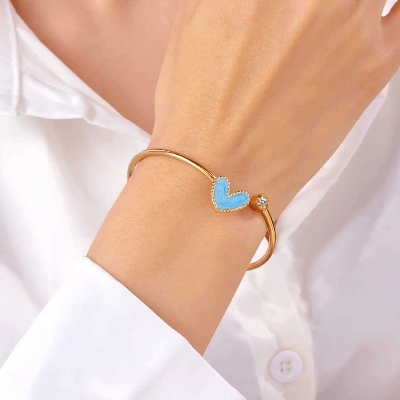 New Trendy Gold Plated Simple Heart Cuff Bangles for Women High Quality Stainless Steel Crystal Bracelets Waterproof Jewelry Z250807