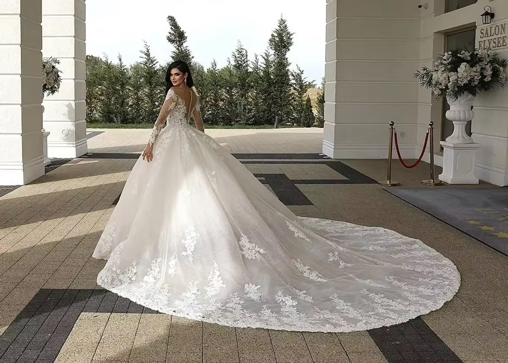 Elegant Illusion Neck Church Wedding Dresses Long Sleeves Lace Applique Beading Brids Gowns Ball Gown Women Vestidos de novia