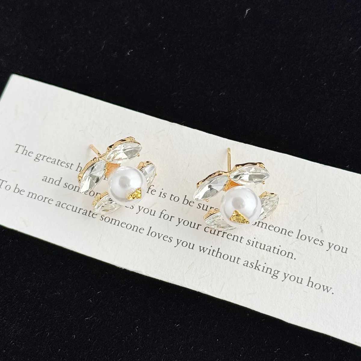2025 New French Light Luxury Exquisite Temperament Earrings Zircon Pearl Stud Earrings Silver Needle High-end Versatile Earrings G250820
