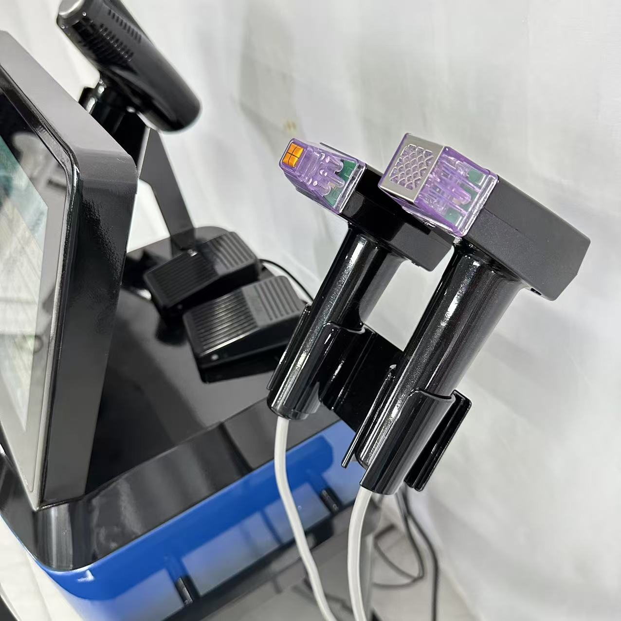 Gold RF Microneedling Therapy Device for Professional Skin Firming Anti-Aging and Fine Line Smoothing Treatments