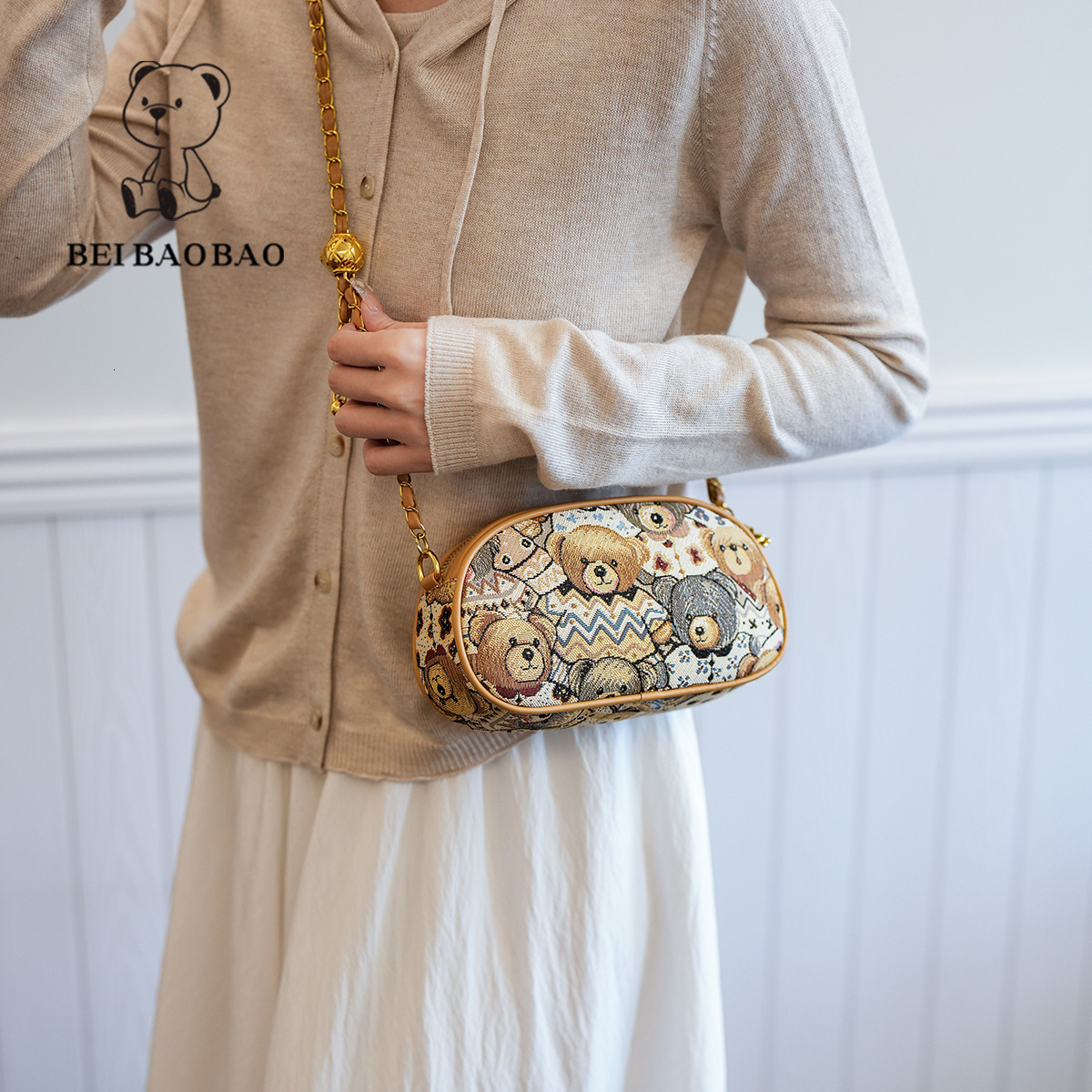2025 New Chain Embroidered Bear Canvas Small Round Fashion Single Shoulder Crossbody Bag ddmymoon