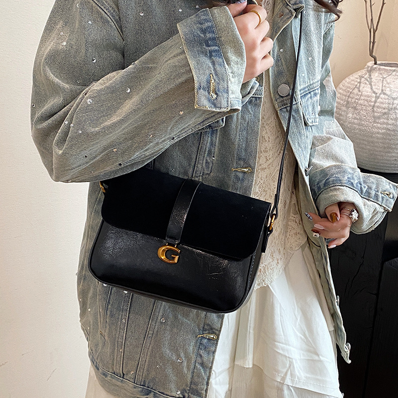 Fashionable frozen bottom bag suitable for winter women and trendy small square bag niche simple and casual shoulder bag Z250324