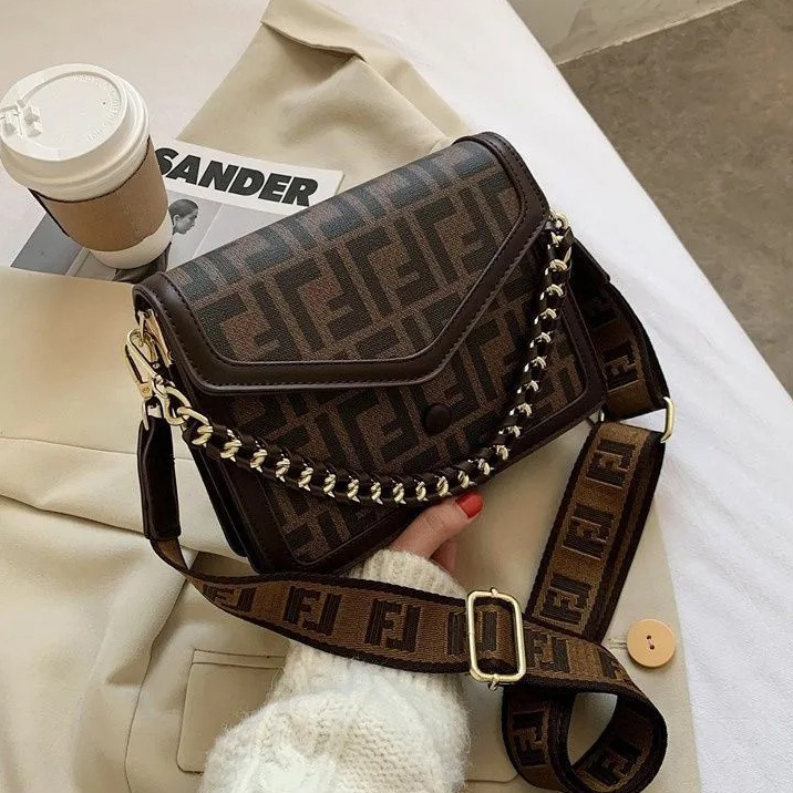 Designer bags Shoulder Bag Hottest Shell Bag Fashion Versatile Glossy High Quality Women Shoulder Crossbody Bag Available in Red Black and More Colors