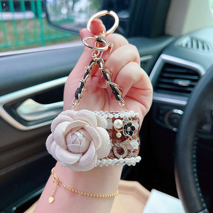 DHpet_wholesale Chic Camellia Keychain - Fashion Bag Charm for Women, Elegant Zinc Alloy Car Key Ring in Black/White/Khaki (24g)