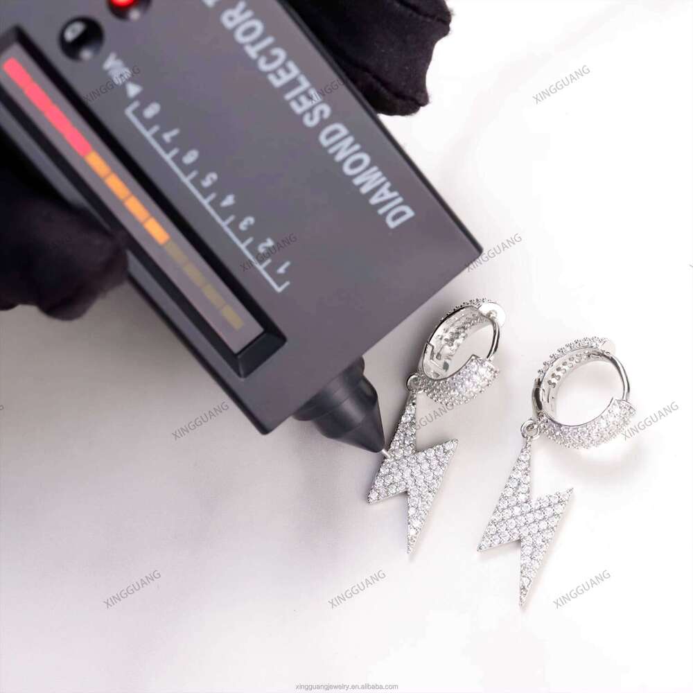 New Style Hip Hop Jewelry Lighing S Sier Gold Plated Ice Out VVS Moissanite Dia Custom Earrings for Men