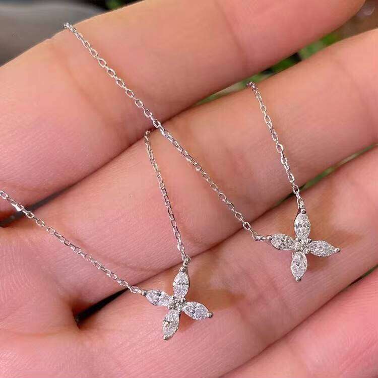 Trendy Jewelry 14k Real Gold Four Leaf Pendant D Color Moissanite Dia Clover Necklace