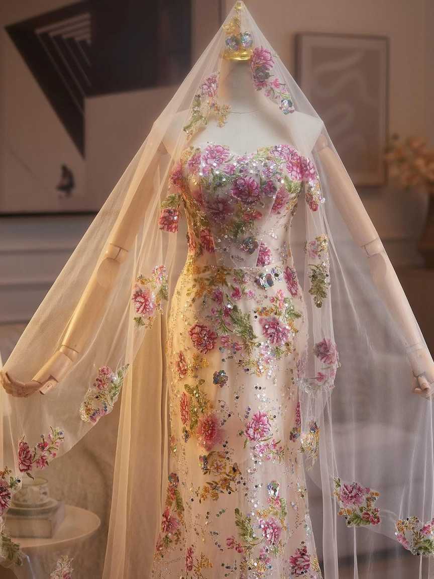 Gorgeous Flowers Wedding Dress Strapless Sleeveless Applique Crystal Bride Gowns Vestido De Novia Customized