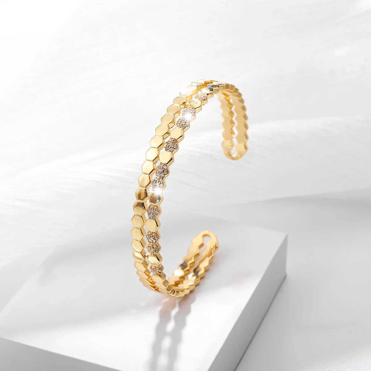 2024 New Copper Zirconia Bracelet for Women Golden Holiday Party Leisure Gift Z250807