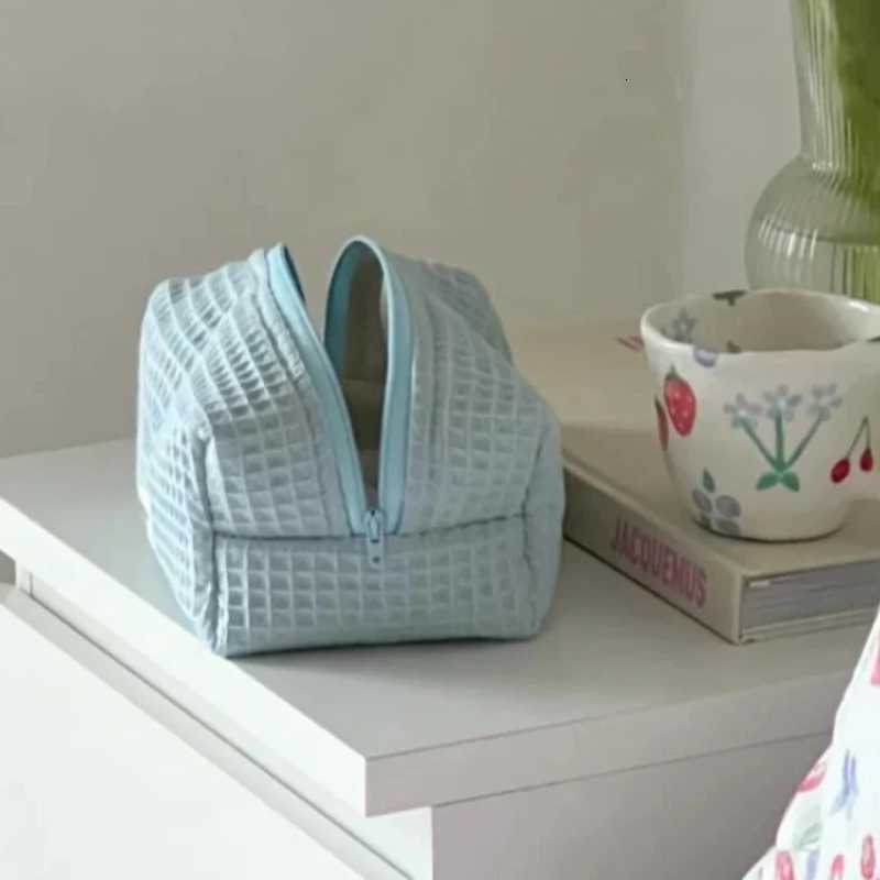Cute Square Cosmetic Bags Plaid Storage Makeup Bags for Women with Zipper Travel Organizer Makeup Bag Y250808