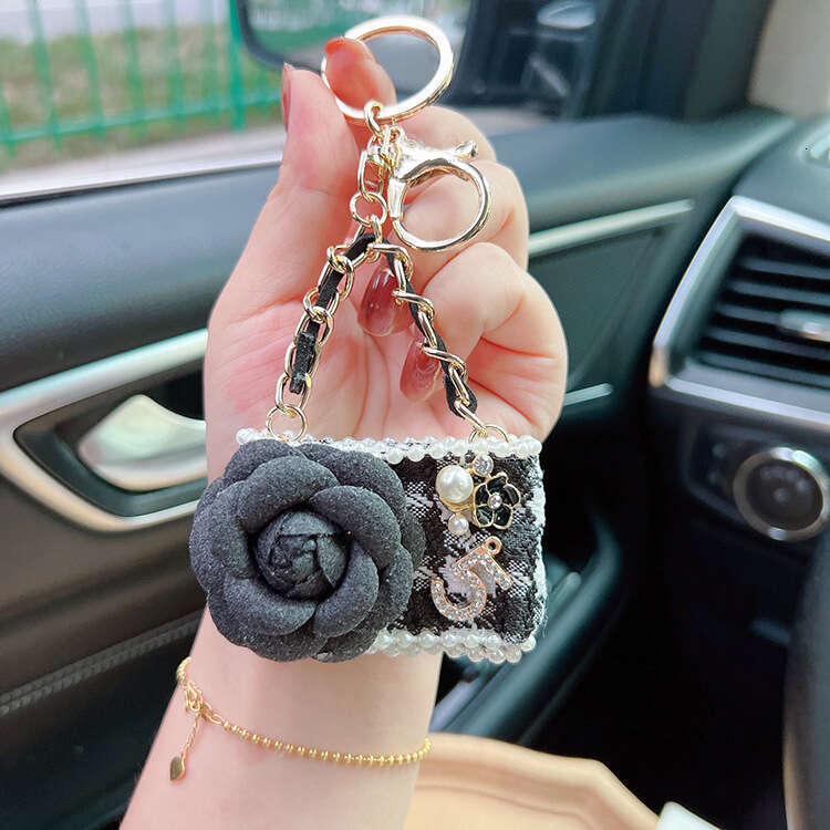 DHpet_wholesale Chic Camellia Keychain - Fashion Bag Charm for Women, Elegant Zinc Alloy Car Key Ring in Black/White/Khaki (24g)