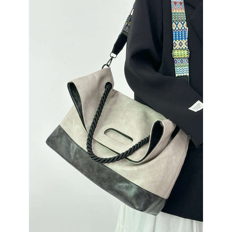 Tote 2025 New Large Capacity bags Tote for Women Students Luxury Commuting Handbag Shoulder Designer Underarm Casual Crossbody Bag
