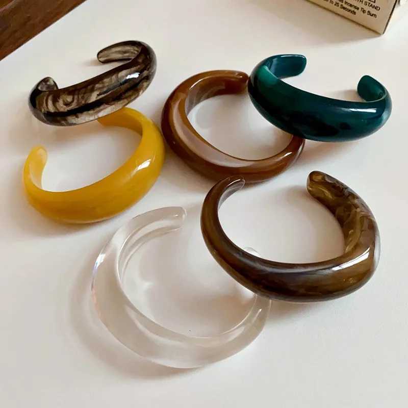 Smooth Round Acrylic Cuff Bangles for Women Vintage Exaggerated Jelly Color Smudging Bangle Wide Resin Bracelet Accessories M1 Z250807