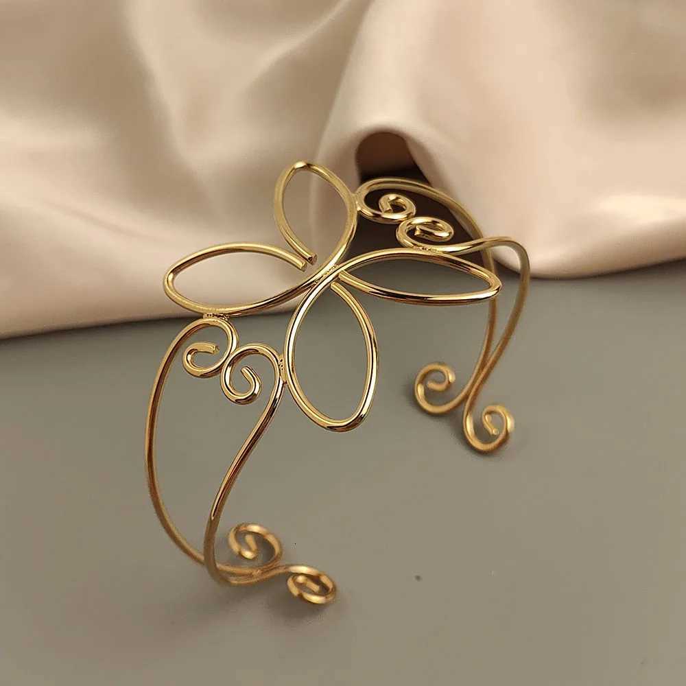 Creative Wire Button Pattern Butterfly Ungolded Womens Bracelet High-Quality Waterproof Metal Bracelet Party Jewelry Z250807