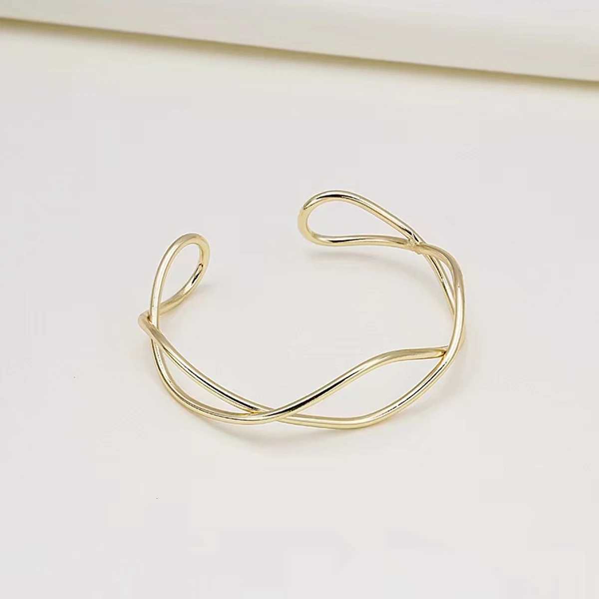 New Fashion Geometric Retro Metal Line Hollow Open Bracelet Z250807