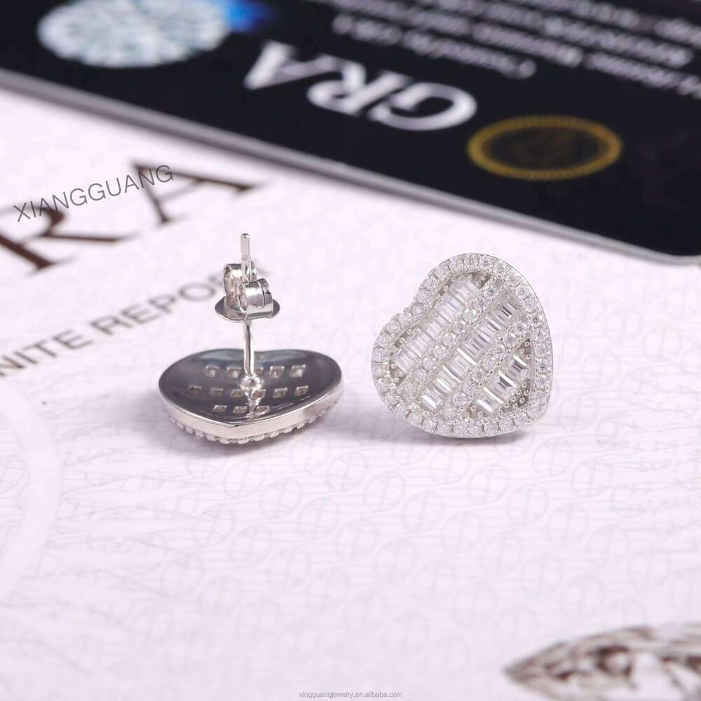 Fashion Jewelry Love Heart Design High Quality Sier Material Bling Dia VVS Baguette Moissanite Stud Earrings for Women