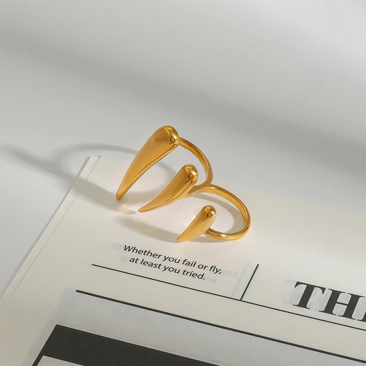 Uworld Minimalism 18k Gold-Plated Color Stainless Steel Exaggerated Claw Ring Stackable Lines Double Finger Ring Womens Jewelry 250814