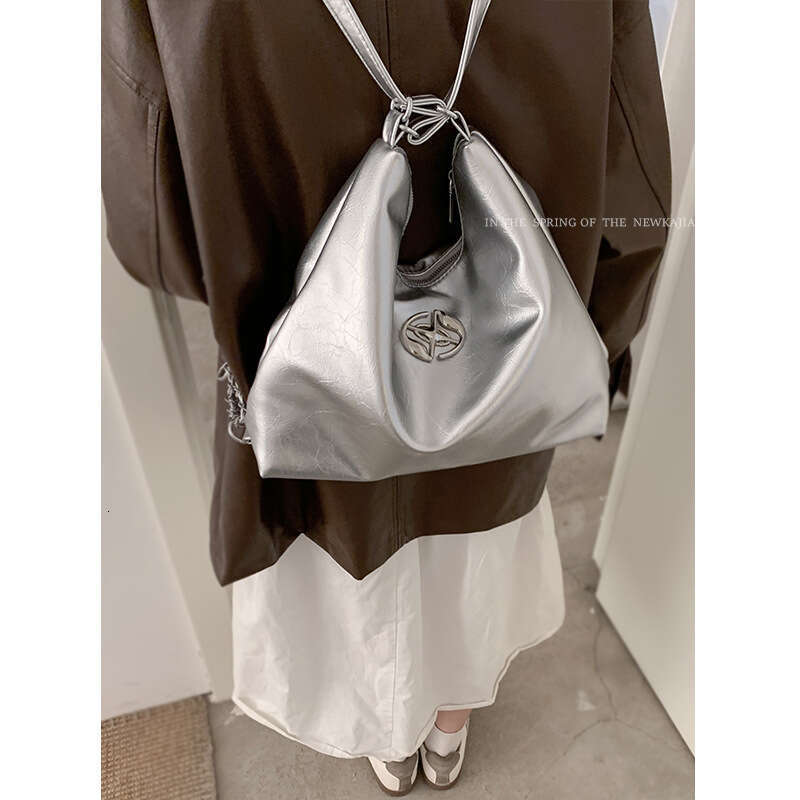 Guangzhou Backpack for Women 2025 New Trendy Fashion Chain bags Designer Bucket Student Large Capacity Tote Bag