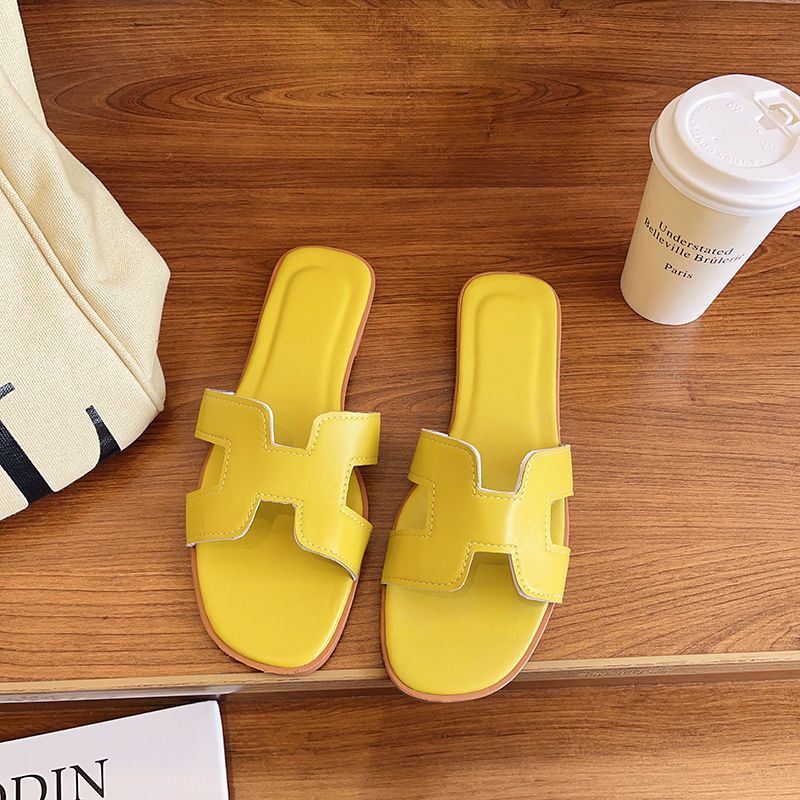 Designer slippers classic slippers women's summer flat bottom fashion new style of sandals for outdoor wear beach travel shoes one-piece slippers