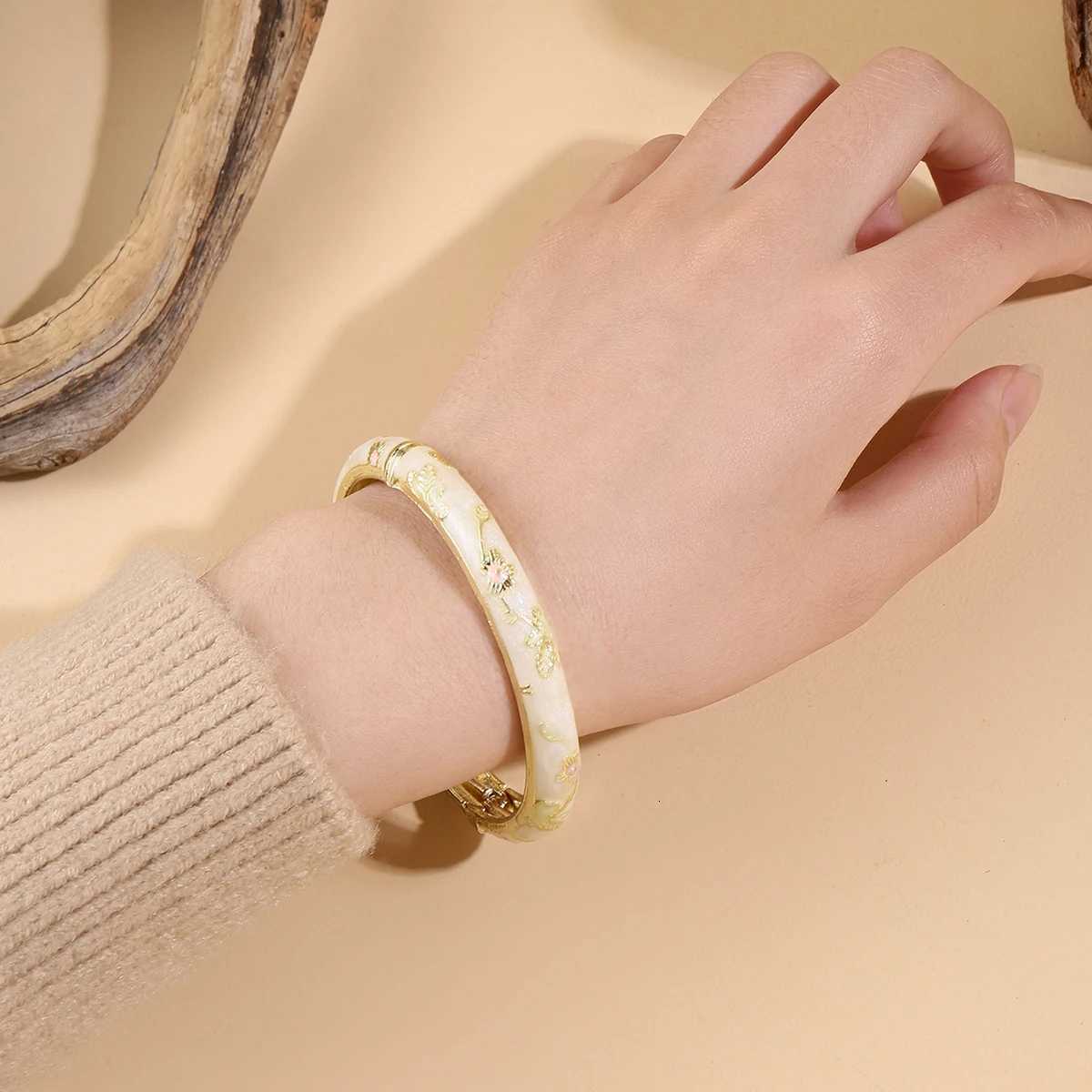 2 Pcs Flower Bracelet for Women Vintage Bohemian Cloisonne Womens Bangles Luxury Jewelry Gifts Z250807