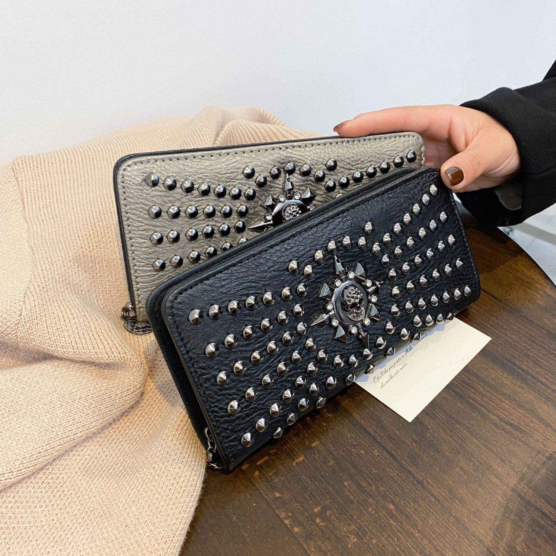 Luxury Brand Designer Bag New 2024 Punk Studded Skull Women's Wallet Long Large Capacity Coin Purse Multi-Card Slot Fashion Wallet