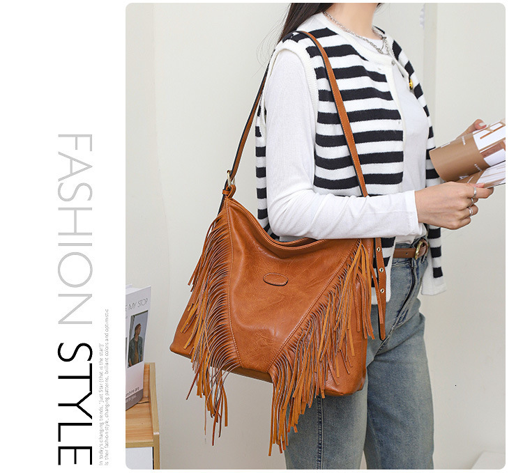 2025 New Women's Designer Handbag European And American Style Casual Large Capacity Rivet Shoulder Crossbody Bag Handheld Tassel Bag Fashion Bag 